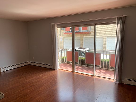 4th image of 292 Hoover Ave APT 5