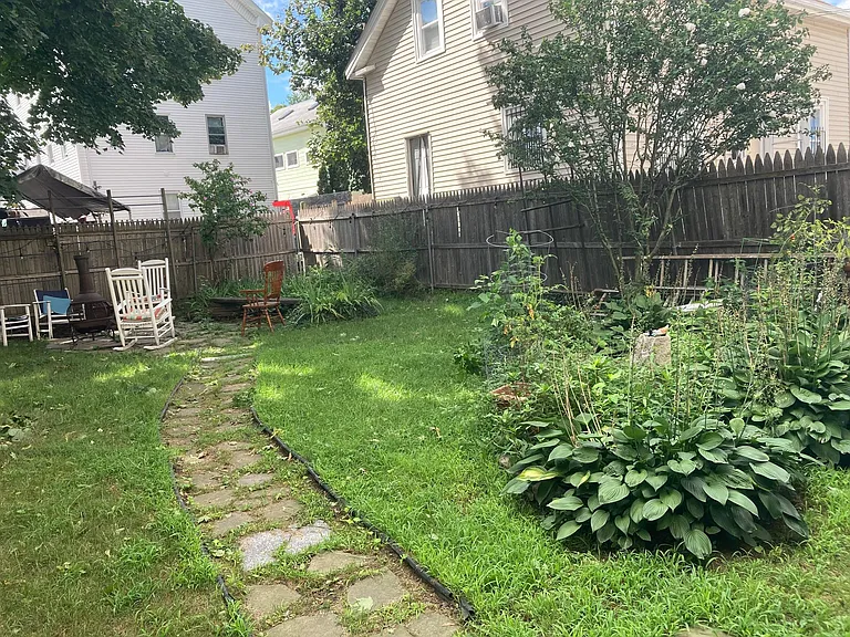 30 Violet St — Photo 10
