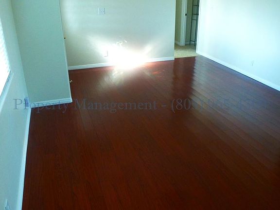 3rd image of 810 Litchfield Ln