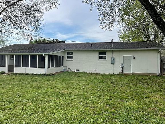 2nd image of 212 Sunset Dr