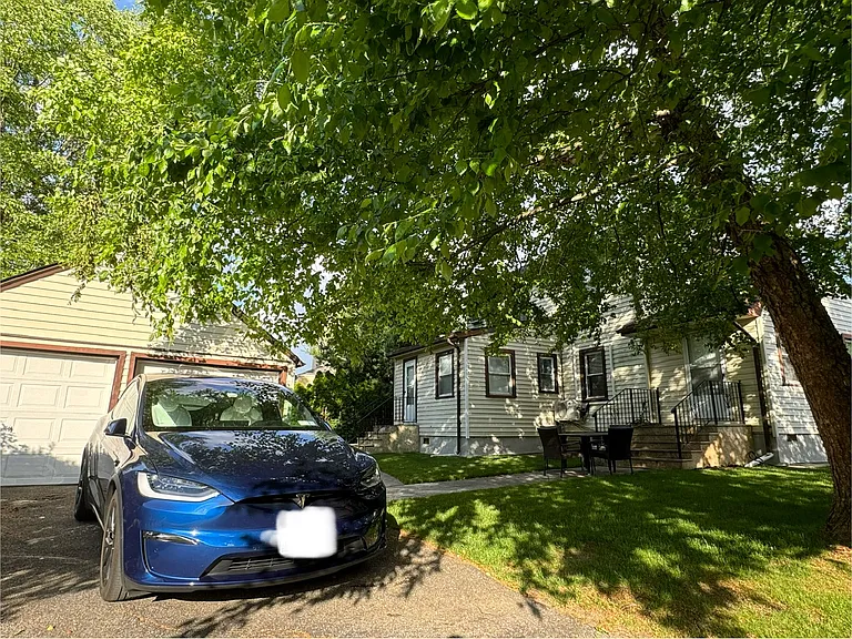 Detached garage for 2 cars