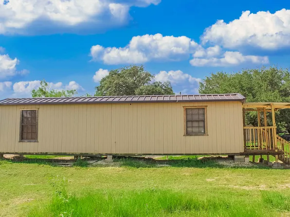 106 Private Road 7741 Unit 2, Devine, TX 78016