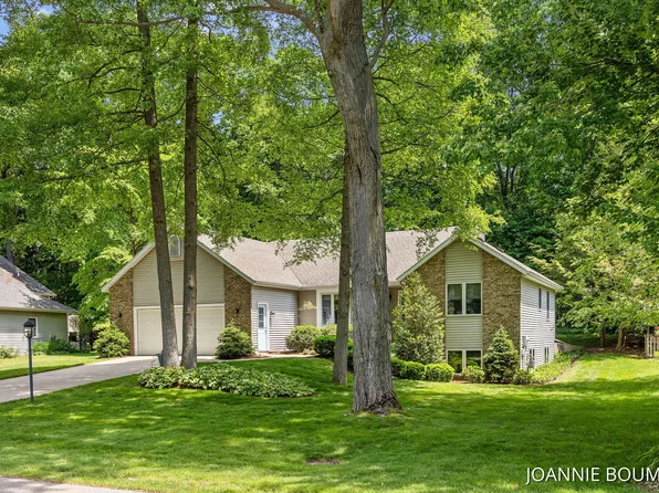 4629 Pine Dr, Holland, MI 49423
