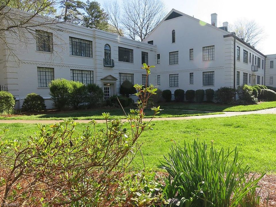 1st image of 1700 Elm St #A4