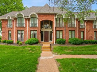 910 Claytonbrook Dr APT 1, Ballwin, MO