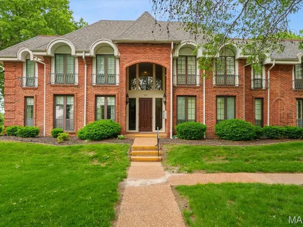 910 Claytonbrook Dr APT 1, Ballwin, MO 63011