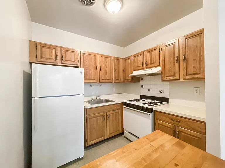 523 W 49th St #3B — Photo 5
