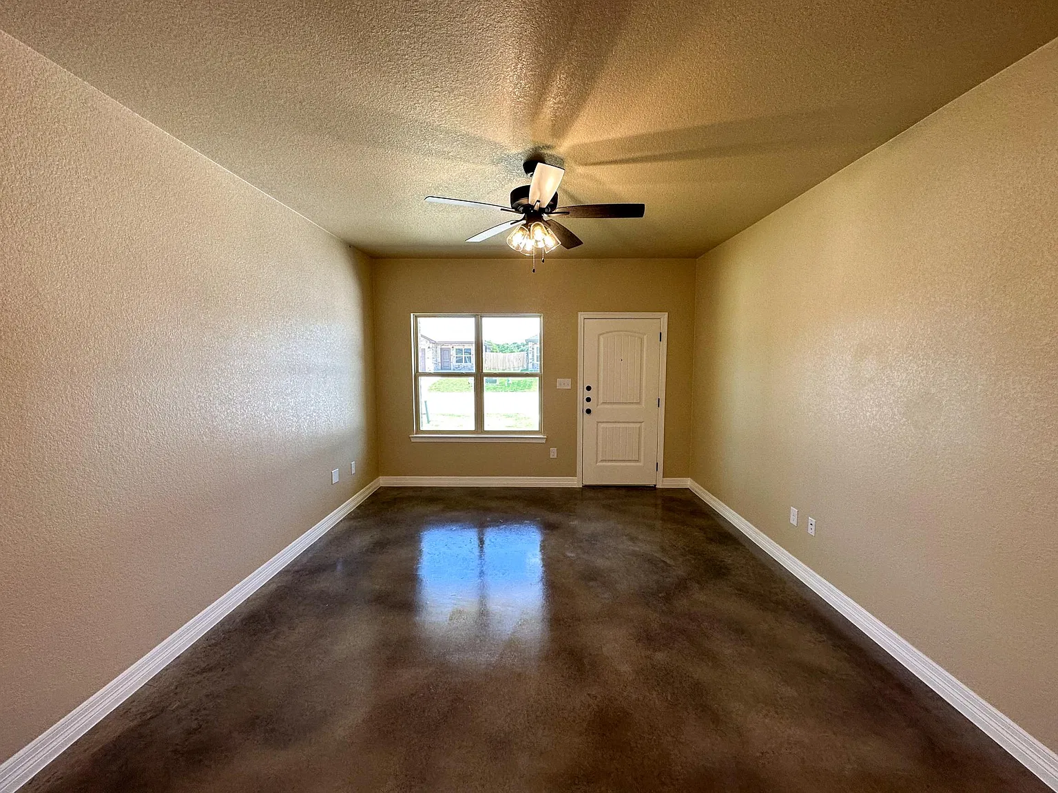 3 bed, 1332 sqft, $1,350 — Photo 1