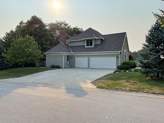 3rd image of 8501 NW Lakeview Dr