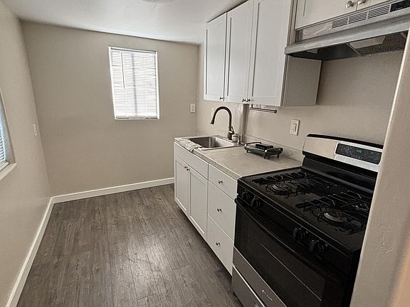 3rd image of 304 Clyde St #A