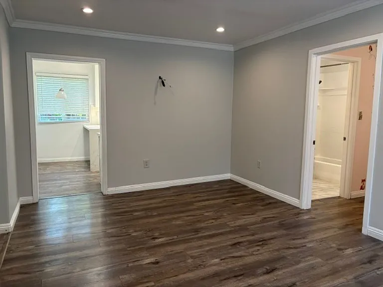 10610 Rhodesia Ave — Photo 6