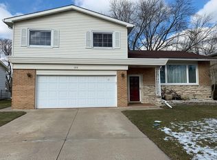 1818 Azalea Ln, Mount Prospect, IL 60056