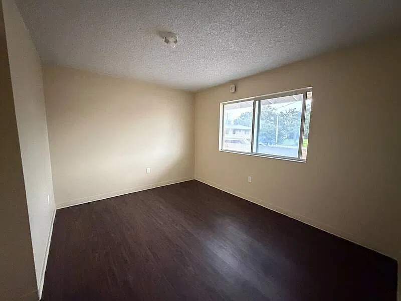 2 bed, 1.0 bath, $980 — Photo 4