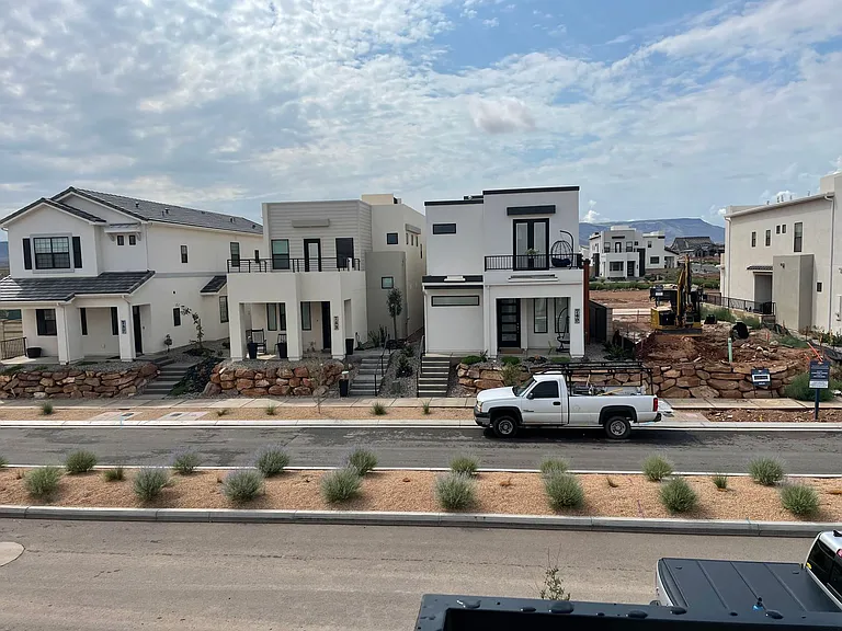 750 W Scarlet Hill Dr — Photo 2