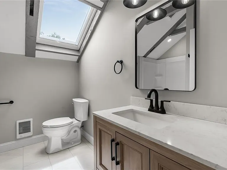 474 Thames St #3 — Photo 7