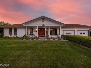 1802 Young St, Grandview, WA