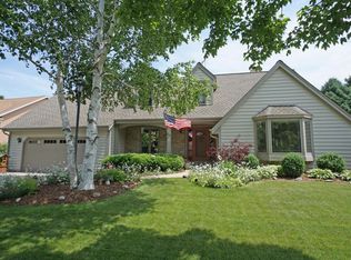 740 Rae Dr, Hartland, WI 53029