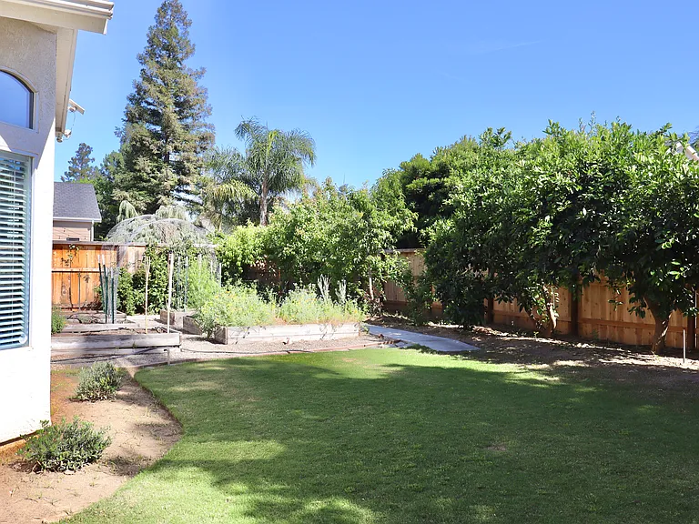 368 W Vermont Ave — Photo 16