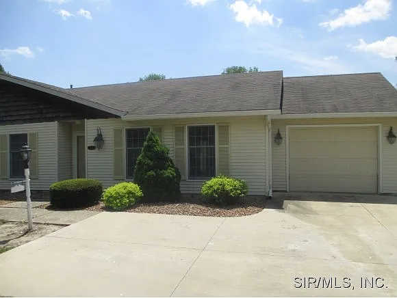 1316 Normandy Dr photo 1