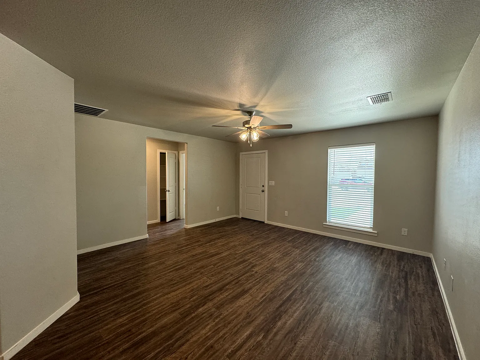 3 bed, 1267 sqft, $1,450 — Photo 4