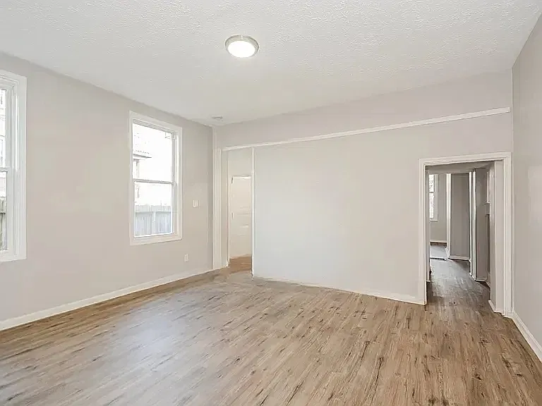 3 bed, 1.5 bath, 1862 sqft, $1,030 — Photo 4
