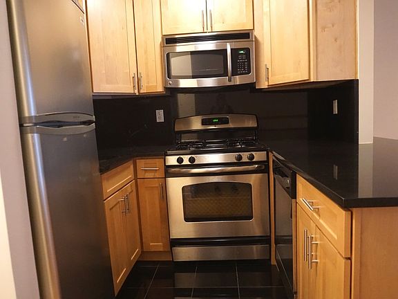 2nd image of 33 W 87th St APT B