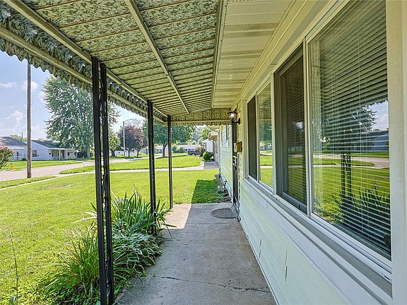 3rd image of 3920 Cain Ct