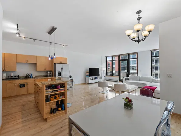 215 10th Ave S Unit 405, Minneapolis, MN 55415