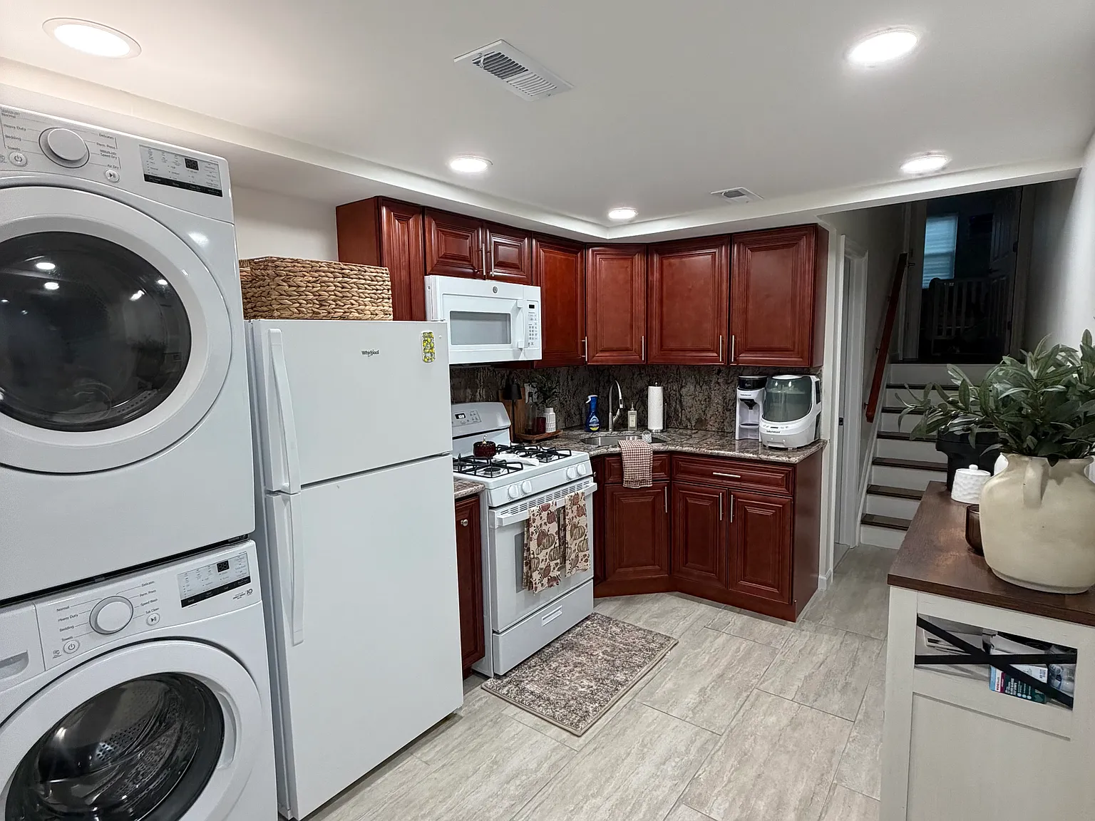 2 bed, 1000 sqft, $2,700 — Photo 2
