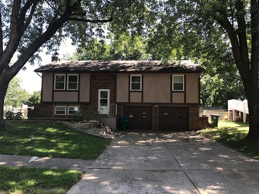 1st image of 111 SE Crestwood Dr