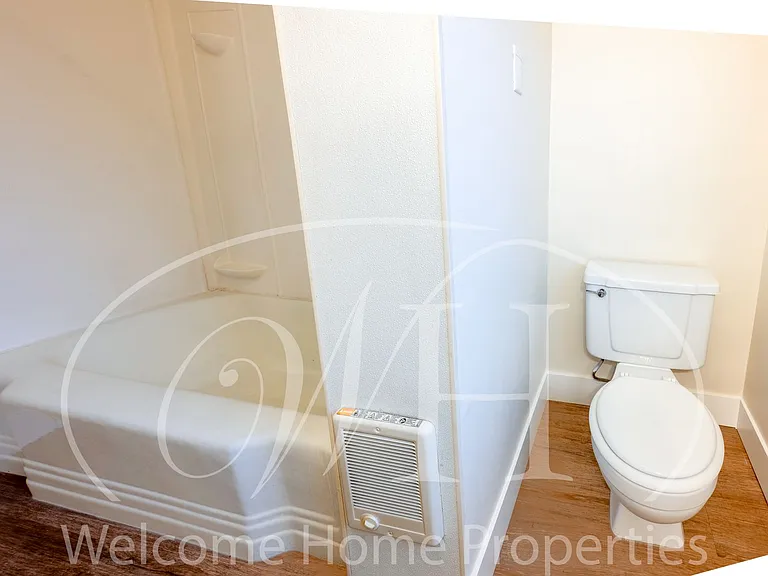 24 NE Ash Ave — Photo 17