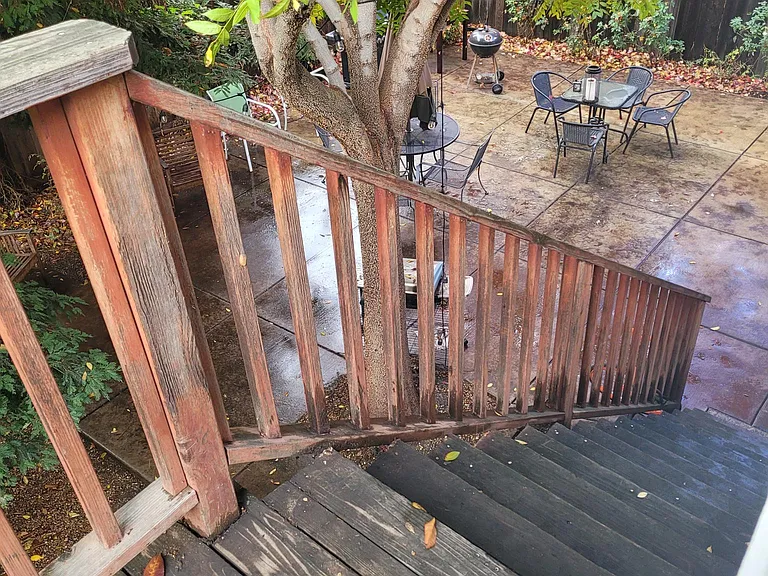 private steps to backyard