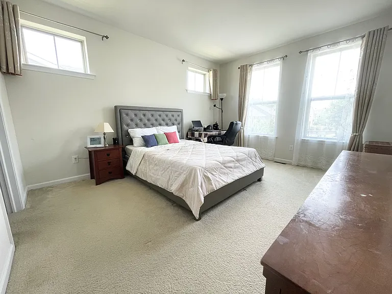 Very spacious master bedroom
