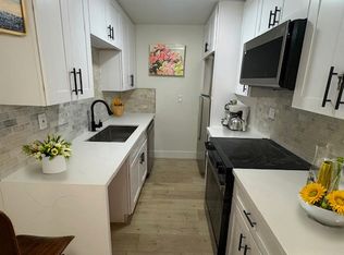 460 S Olive St APT A, Orange, CA 92866