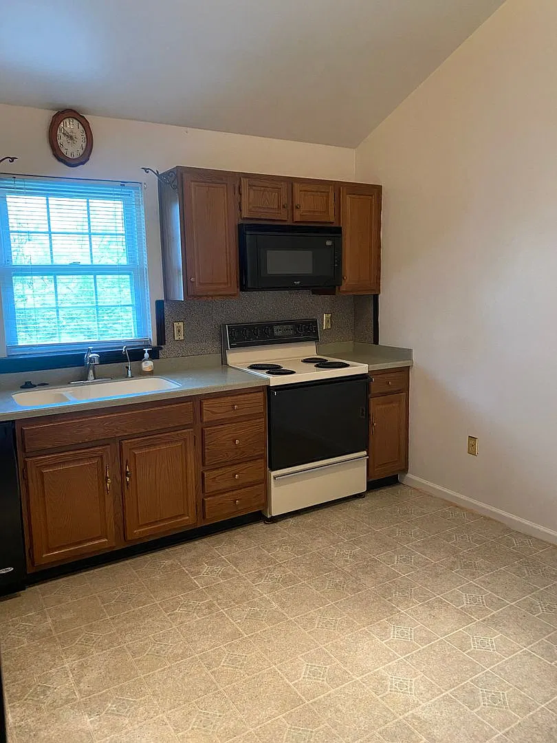 Spacious 2 Bedroom Condo in Wyomissing with garage! — Photo 4