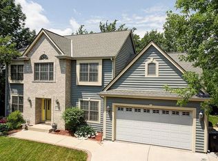 15580 W Woodview Dr, New Berlin, WI 53151