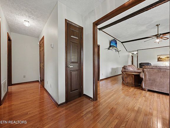 4th image of 1909 S Belmont Dr