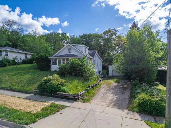 727 Logan St, Janesville, WI 53545