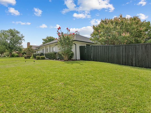 3rd image of 2600 Summertree Dr