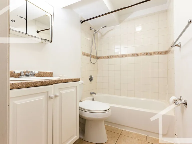 1136 Commonwealth Ave #7G — Photo 11