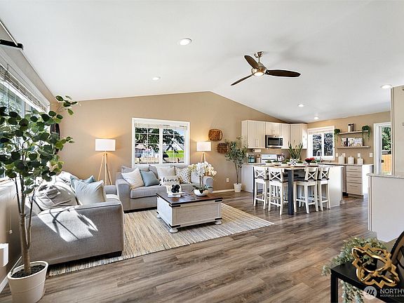 5th image of 13831 51st Drive NE