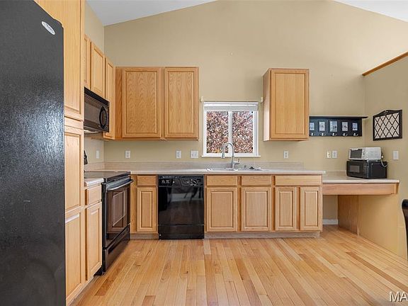 4th image of 491 Angelique Pl