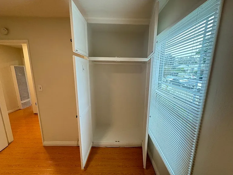 835 Bay St #1 — Photo 43