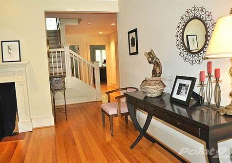 1019 Tall Pine Entry Way