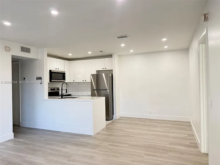 10016 Winding Lake Rd #202 — Photo 21