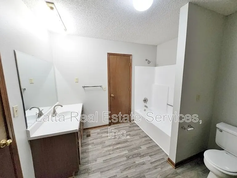 18810 E Manor Dr — Photo 9
