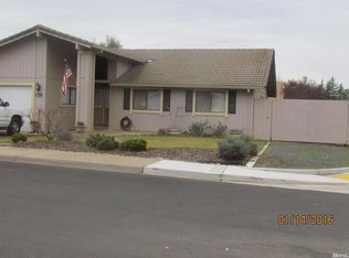 890 River Bluff Ct, Oakdale, CA 95361