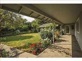 3rd image of 905 Barneson Ave
