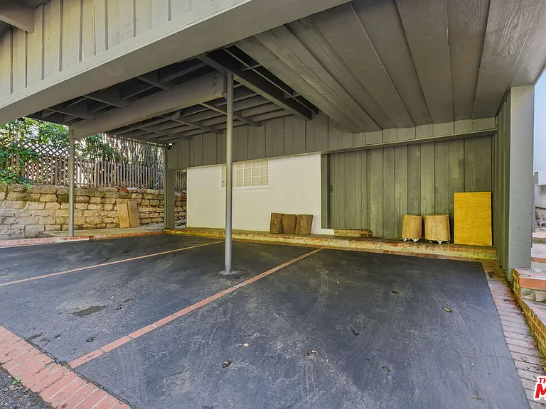 9820 Yoakum Dr — Photo 21