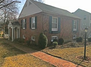 8 Adams Ln, Saint Louis, MO
